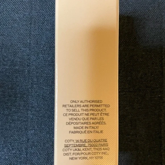 Burberry Gold Case Matte Deep Peach - Picture 4 of 7